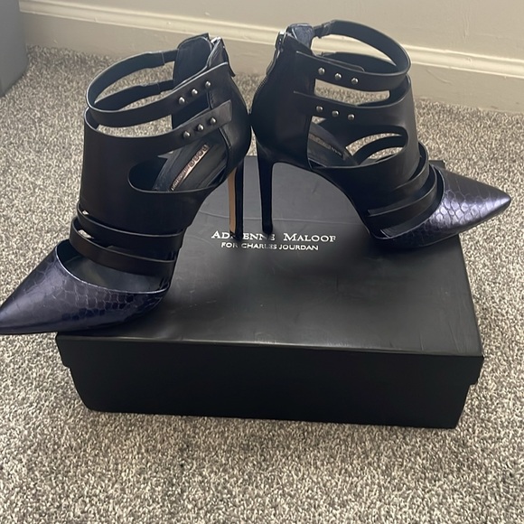 BCBGeneration black Canon strappy heels, Size 7/1/2 only used one time - Picture 9 of 9